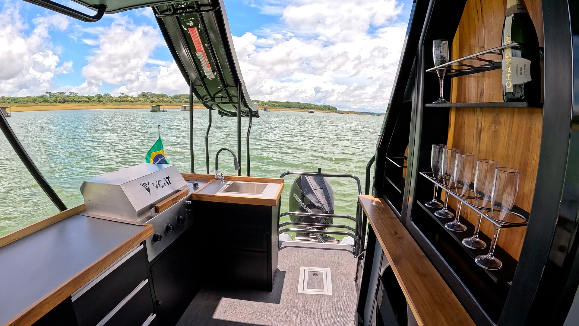 VCAT Pontoon Aurora 900UP