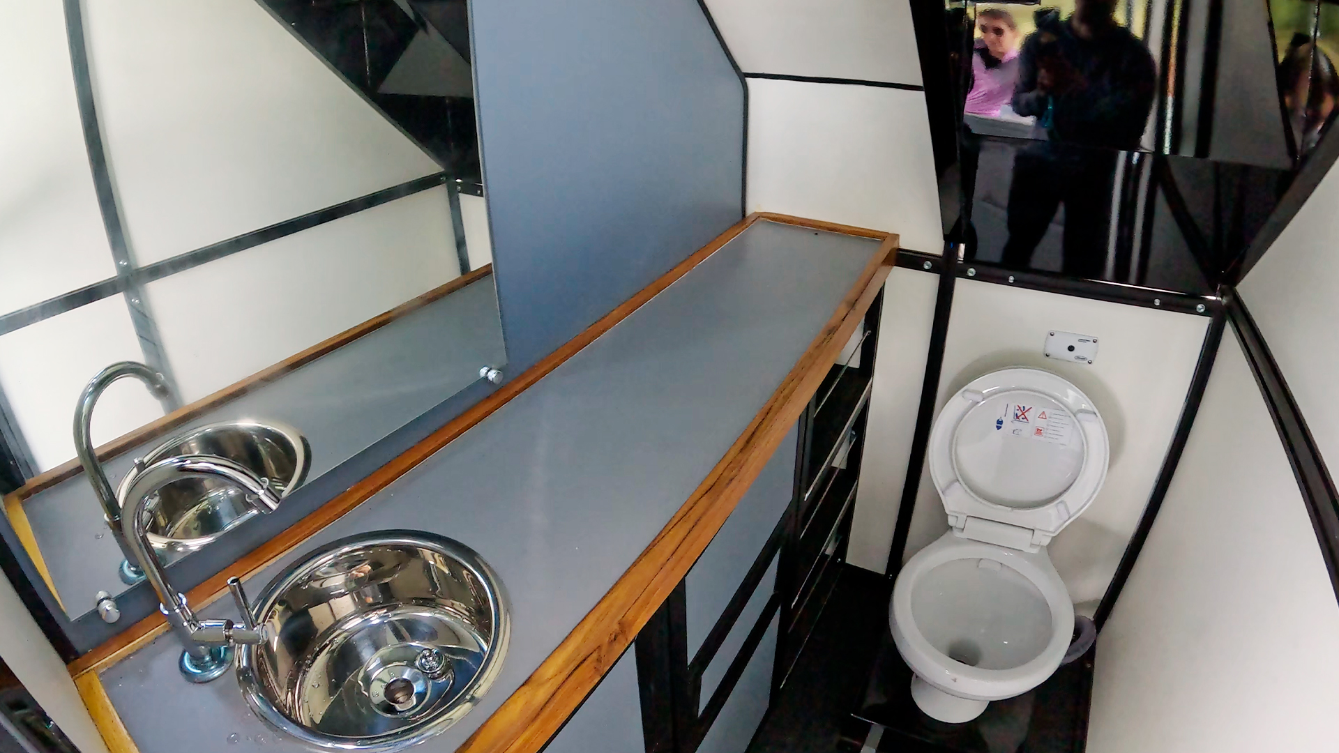 VCAT Pontoon Aurora 900UP