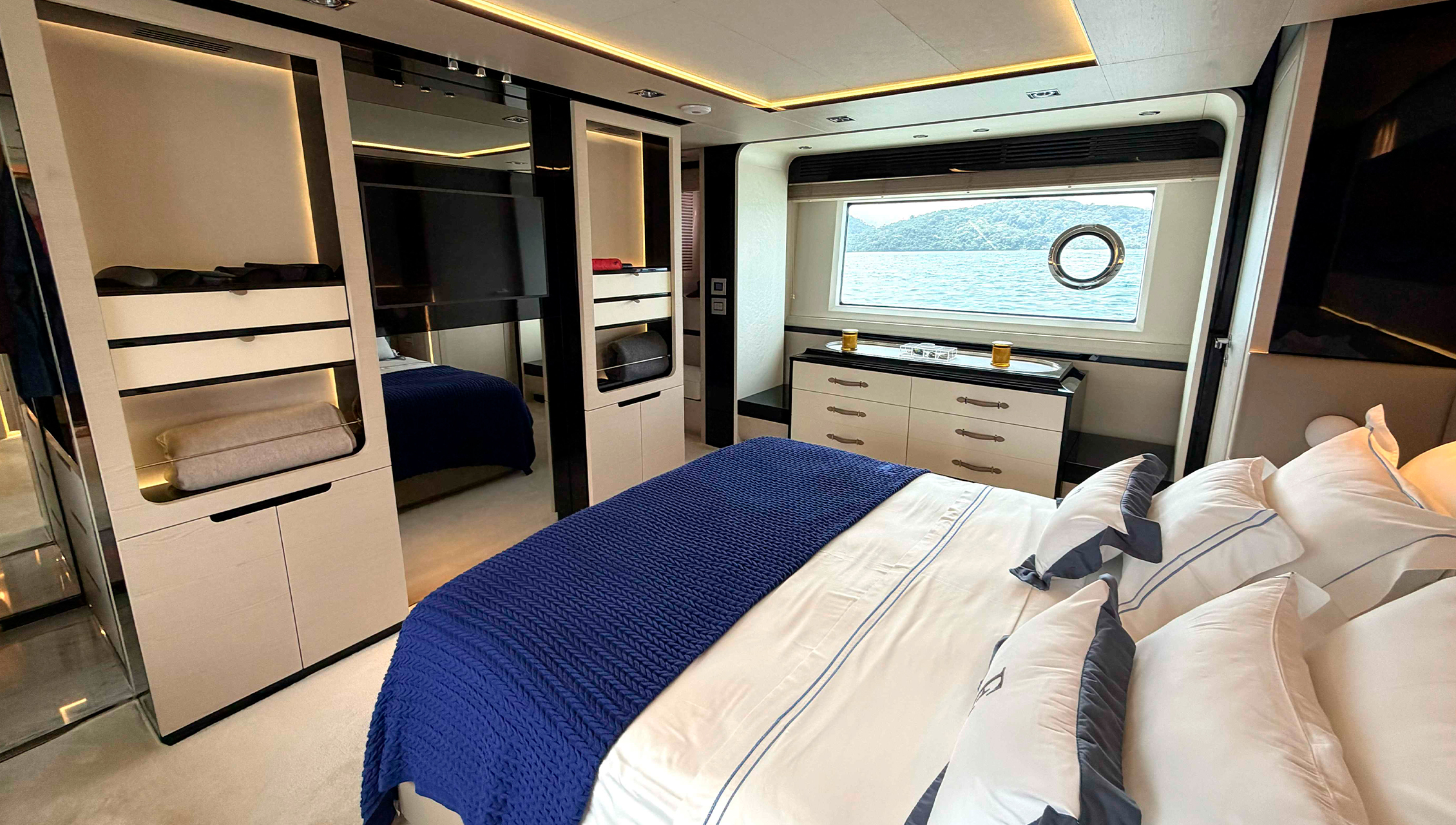 Azimut 83 - Imagem 17