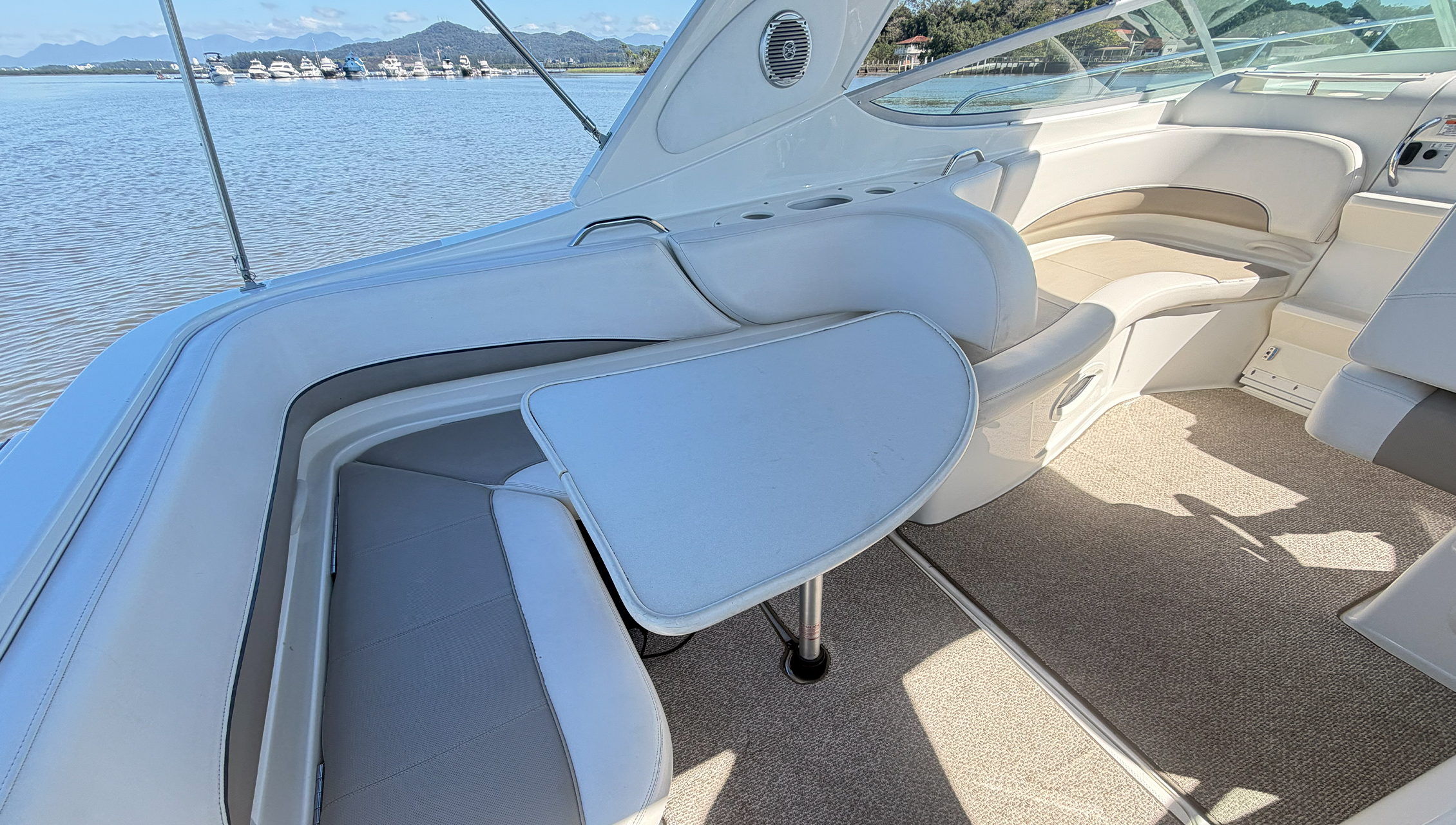 Bayliner 350 - Imagem 6