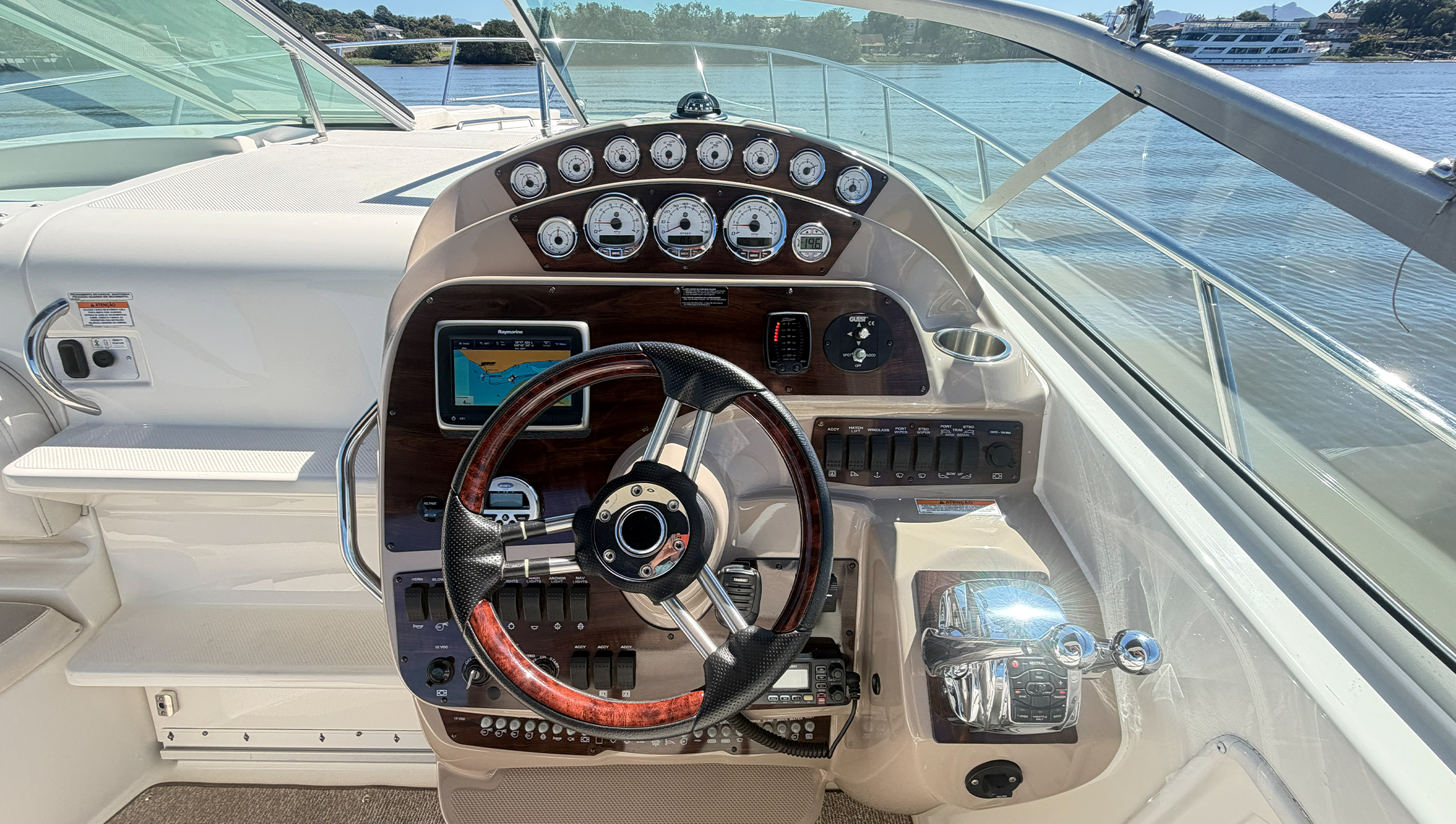Bayliner 350 - Imagem 9